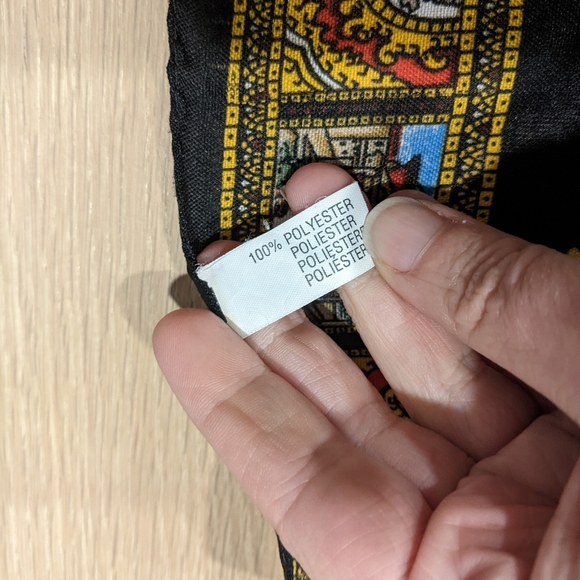 Rome themed scarf - Picture 3 of 8